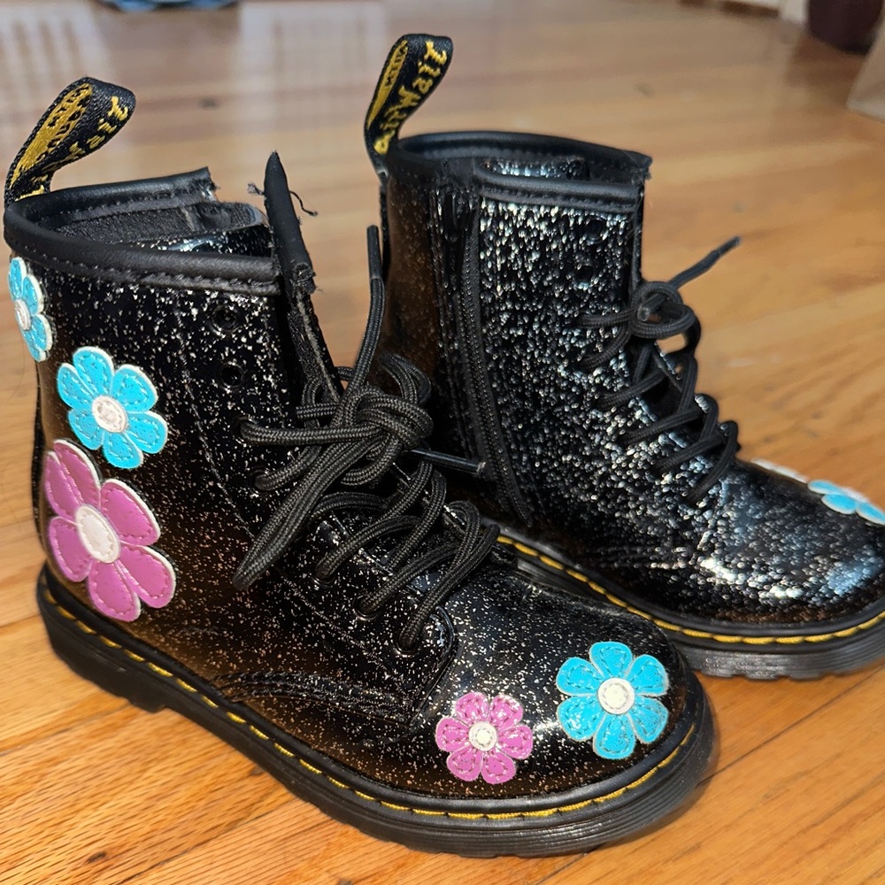 Dr. Marten Girls Zip up Boots